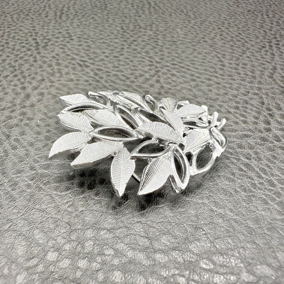 Vintage SARAH COV Brooch Silver Tone Leaf Bouquet Pin Textured Modernist Jewelry - Picture 4 of 8